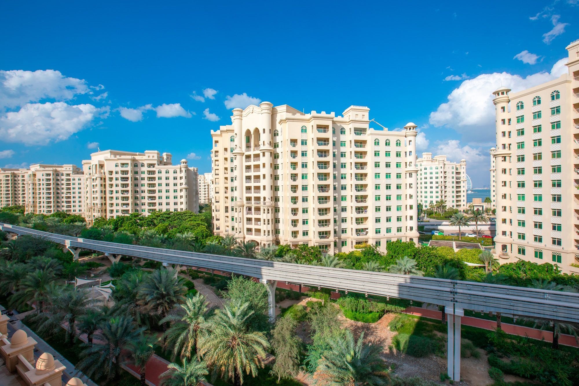 Shoreline Apartments, a development in Palm Jumeirah, Dubai, photo 3